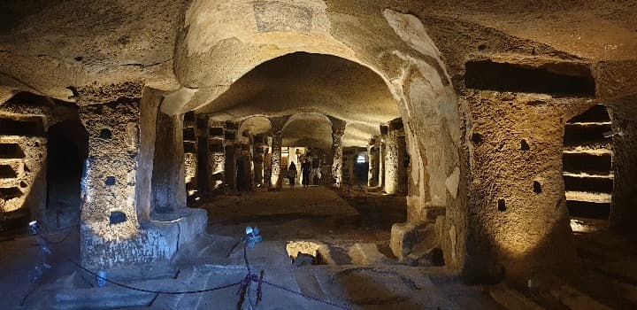 catacumbas de san gennaro en napoles - weroad