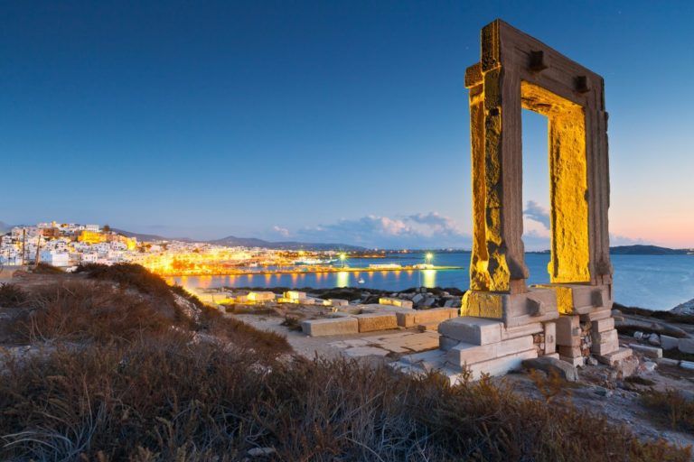 arco cuadrado, restos del templo de apolo en naxos, una de las islas de grecia - weroad