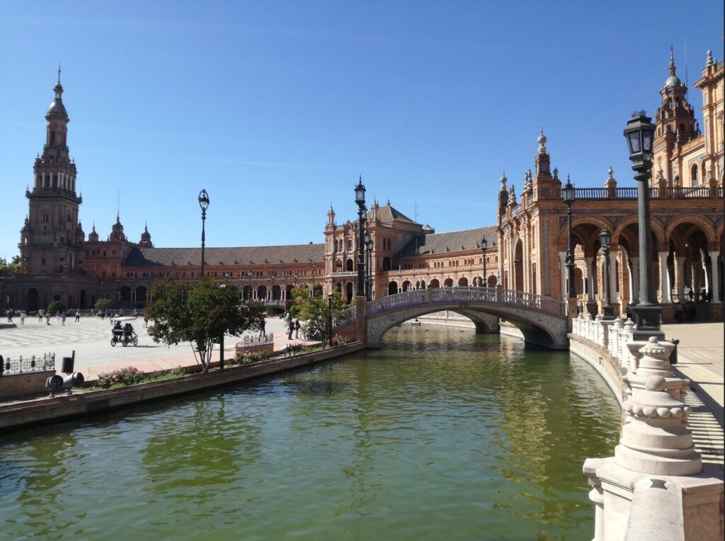 plaza de españa en sevilla, andalucia - weroad