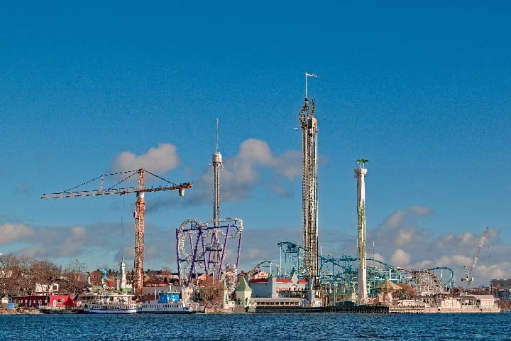 las atracciones del parque de grona lund - weroad