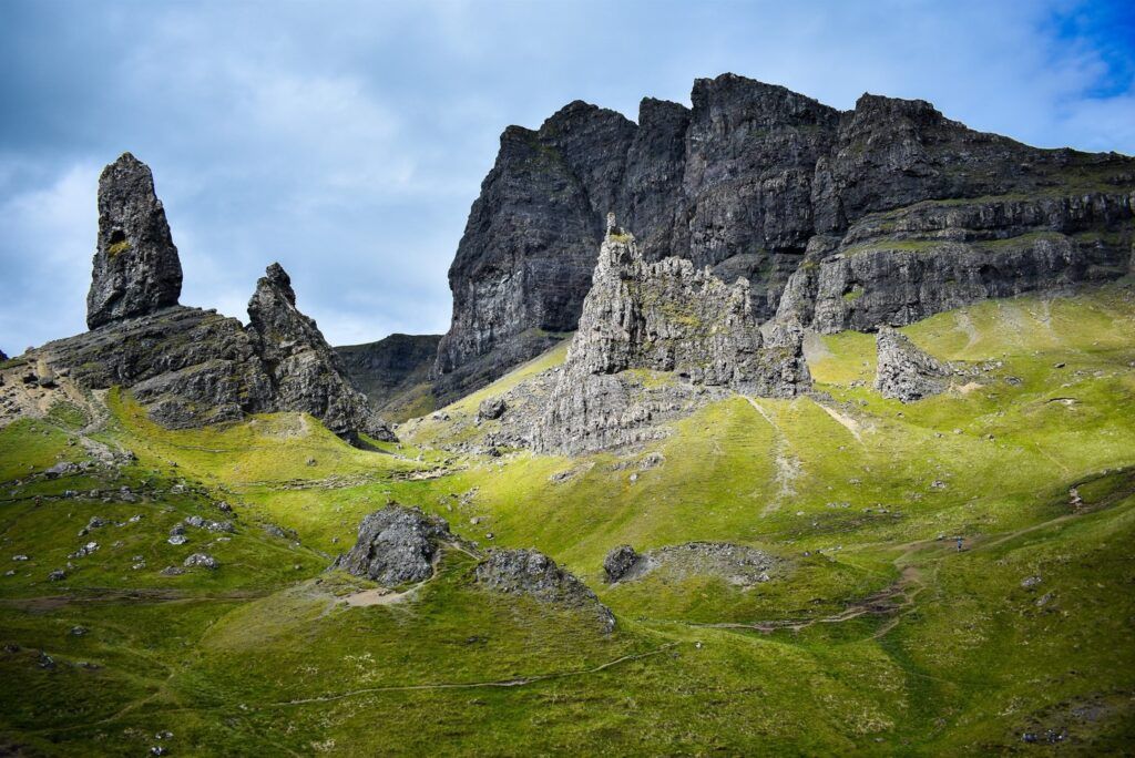 paisaje en las higlands, montañas y cesped