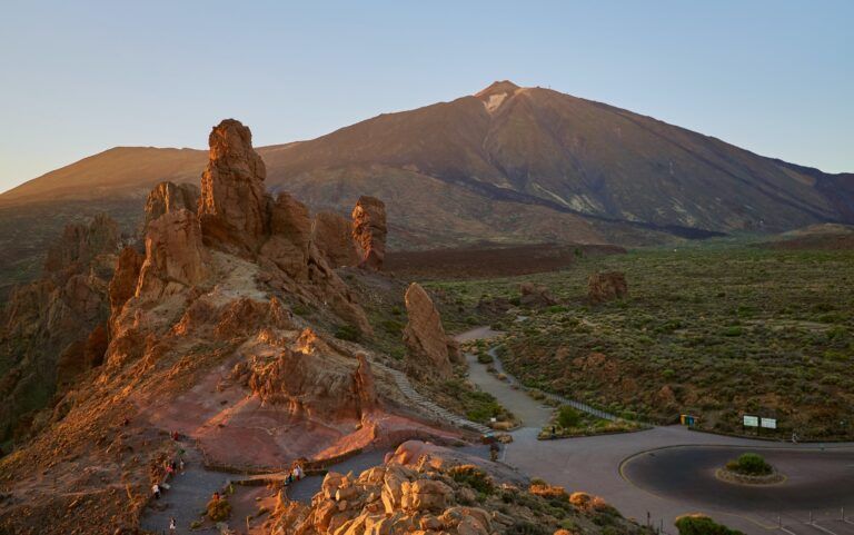panorama del teide, lugar donde hacer senderismo en canarias - weroad