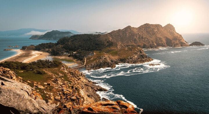 islas cies vistas desde tierra, mar y montañas, algo que ver en galicia - weroad