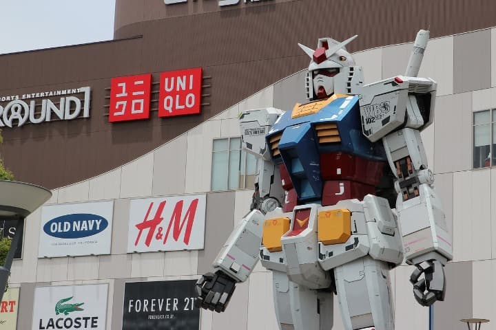 Estatua de Gundam gigante en Odaiba
