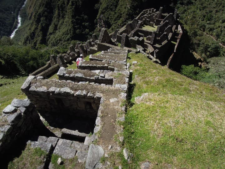 Inca trail, camino para llegar a machu picchu haciendo senderismo