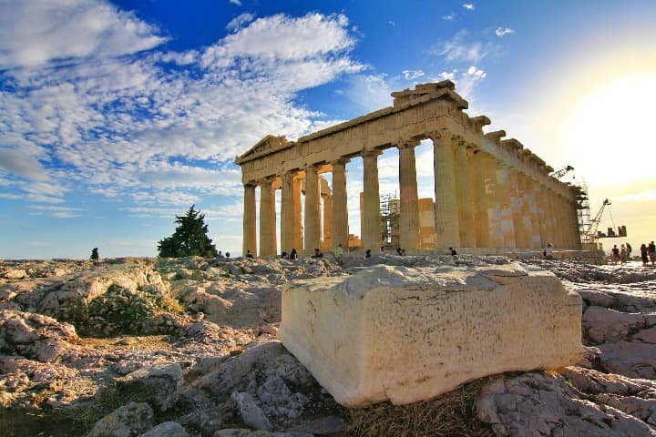 parthenos en atenas, de las mejores ciudades para viajes baratos por europa