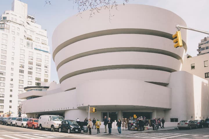 entrada del museo guggenheim, edificio
