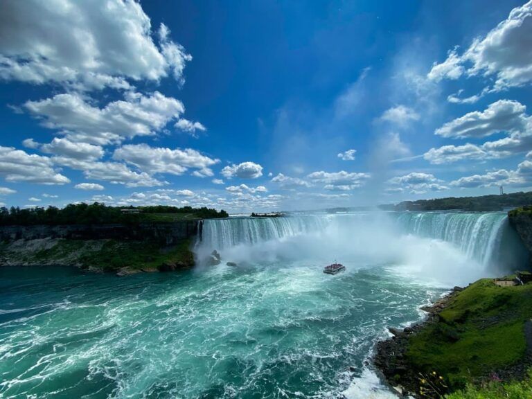 cataratas del niagara y cielo azul