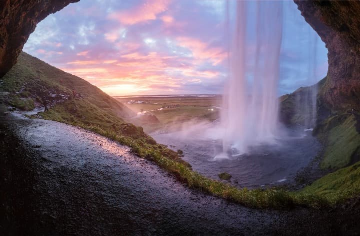 cascada de Seljalandsfoss en islandia