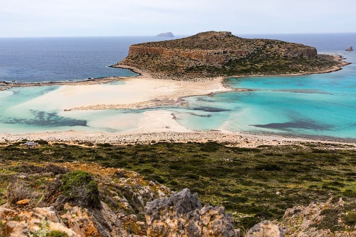 playa de balos con peninsula al fondo, algo que ver en creta