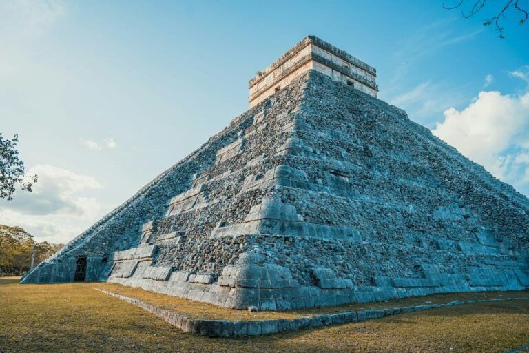 la piramide de chichen itza en mexico