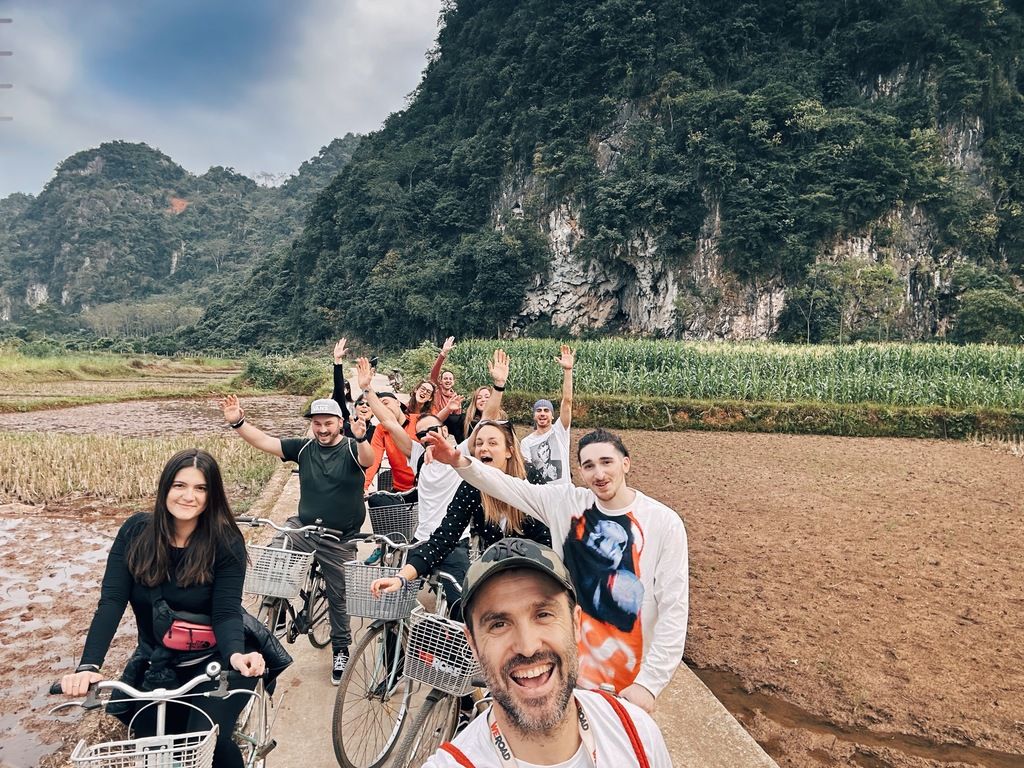 descubre Vietnam en bici con un grupo WeRoad