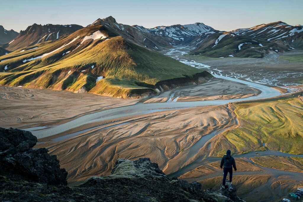 Montañas de Landmannalaugar con ríos glaciares serpenteantes