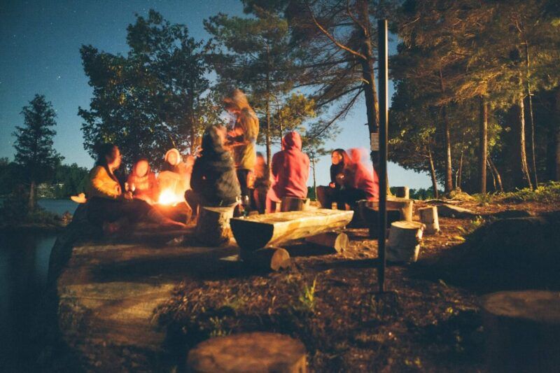 Acampar por la noche..