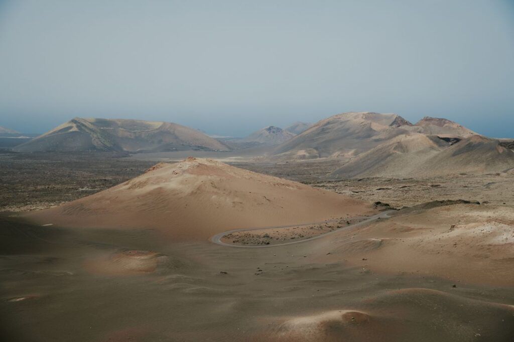 Paisaje volcánico del Parque Nacional de Timanfaya en Lanzarote, Canarias