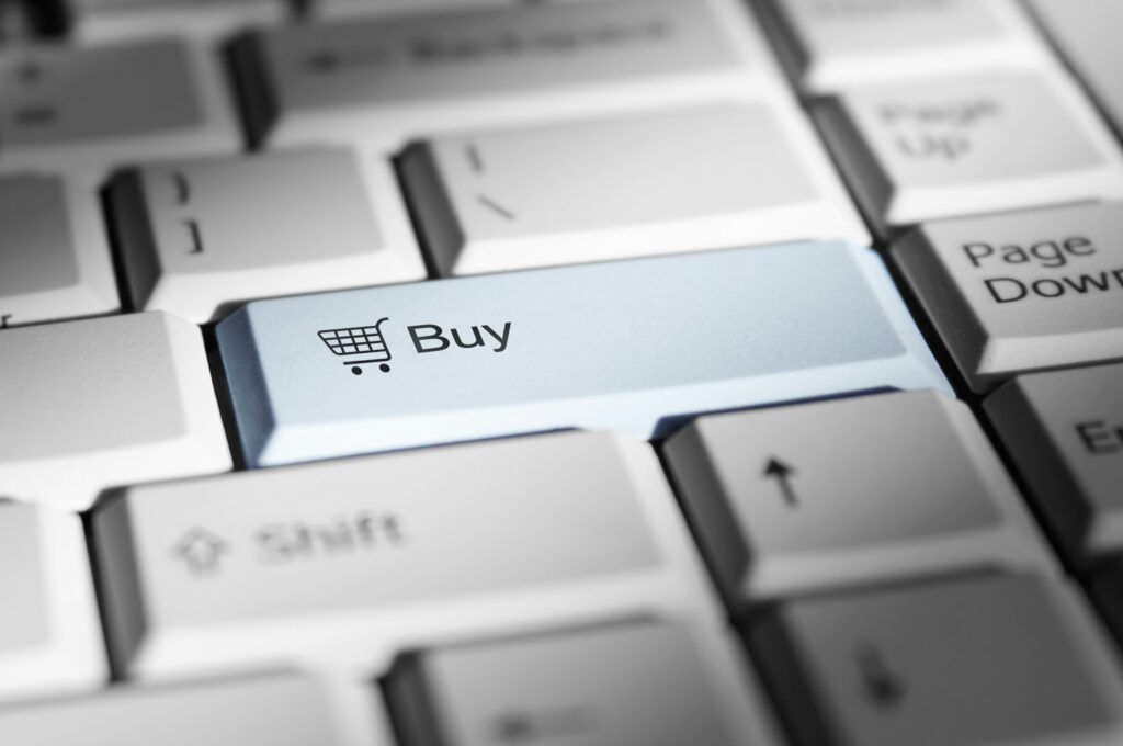 Teclado con la tecla Buy destacada para comprar online